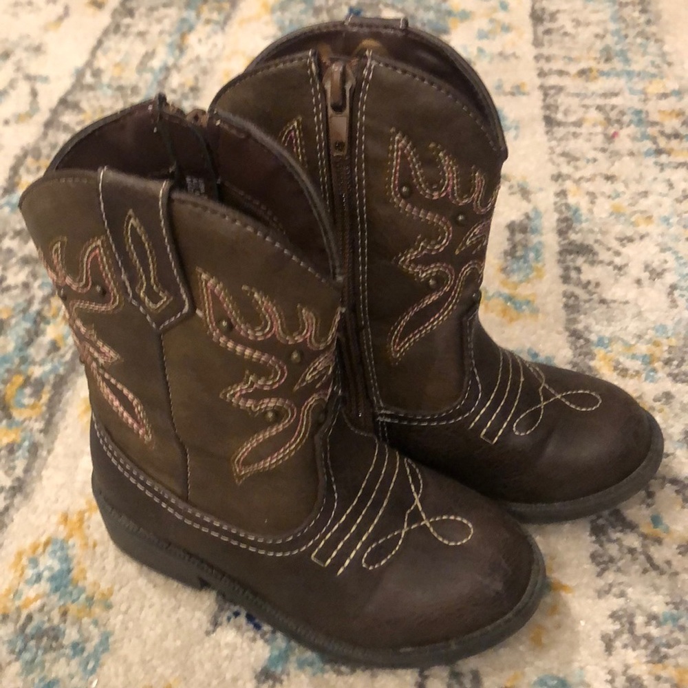 8T Cowgirl Boots